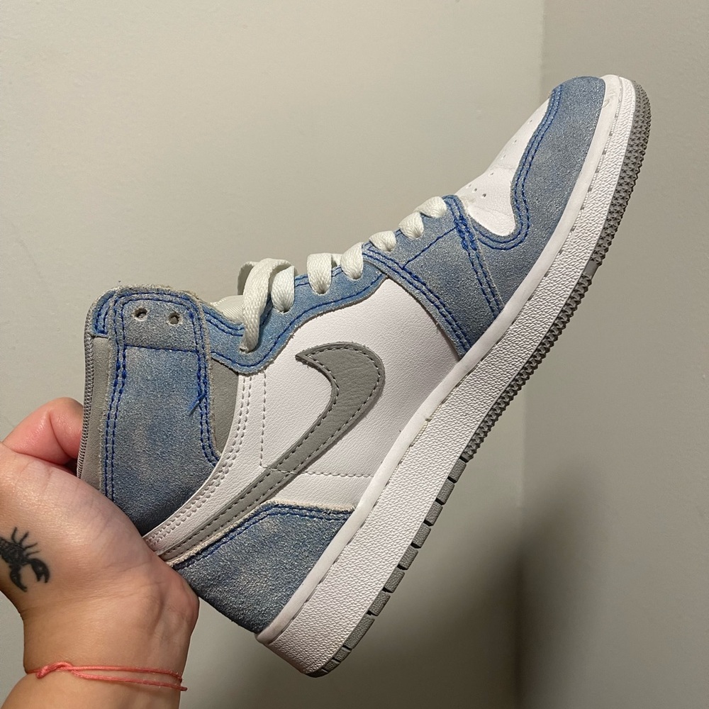 Air Jordan 1 Retro High OG ‘Hyper Royal’
